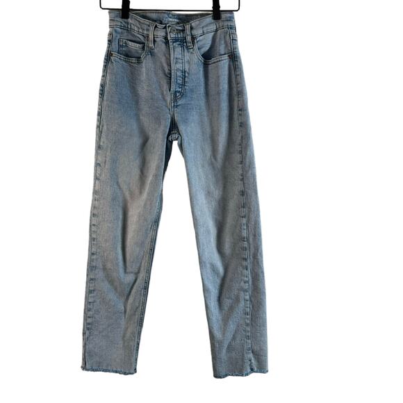 Old Navy Women's Straight Highrise Buttonfly Raw Hem Light Wash Blue Jeans 0 - Picture 1 of 12